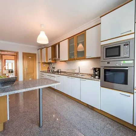 Apartment 2 Bedroom With Garage Family Wonder Lisbon