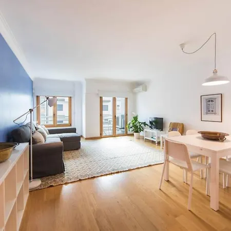 2 Bedroom With Garage Family Wonder Apartment Lisbon