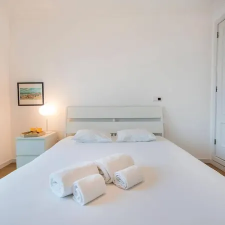 2 Bedroom With Garage Family Wonder Apartment Lisbon